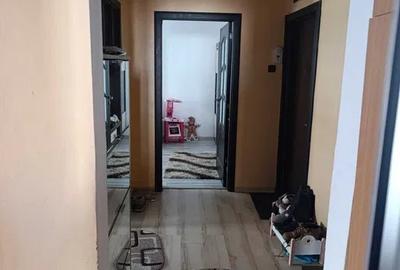 Apartament 3 camere decomandat, etajul 2/4, zona Metalurgie - 1