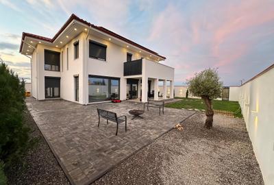 Casă individuală cu 5 camere în Corbeanca