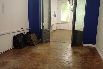 Vânzare apartament  pretabil cabinet,  birou 2 camere pe str.Horea - 5