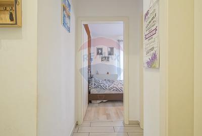 Apartament cu 3 camere de vânzare în zona Tractorul - 19