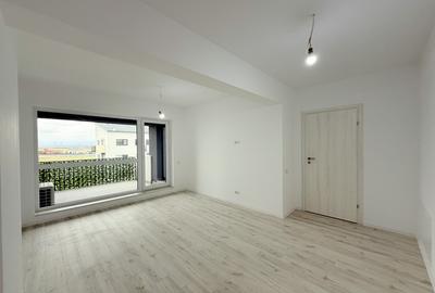 Apartament cu 2 camere decomandat în Tractorul