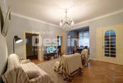 Apartament cu 4 camere decomandat în Central