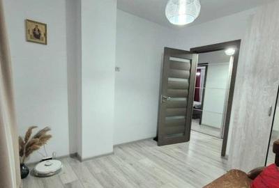 Apartament 3 camere de vanzare zona KM 4 - 4