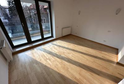 Capitale, imobil  2014, apartament stil duplex, scara interioara, curte proprie - 2