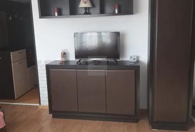 Apartament cu 2 camere semidecomandat în Berceni