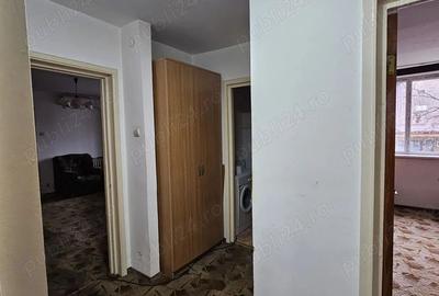Apartament cu 3 camere semidecomandat, mobilat în Gorjului