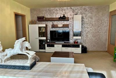SPITALUL JUDETEAN - PARTER - BLOC IZOLAT - 3 CAMERE - BALCON - CENTRALA PROPRIE - 9