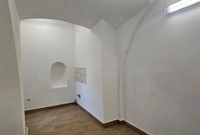 Inchiriez spatiu comercial cu alimentatie publica,26m,parter,Piata Mare,in curte - 10