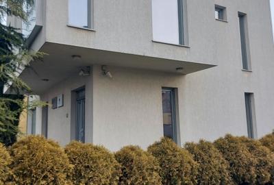 Casă individuală cu 4 camere în Central