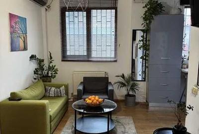 Apartament cu 2 camere semidecomandat, mobilat în Central