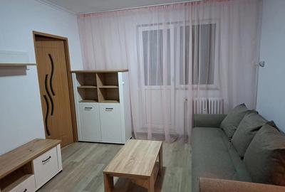 Apartament cu 2 camere semidecomandat, mobilat în Podu Roș
