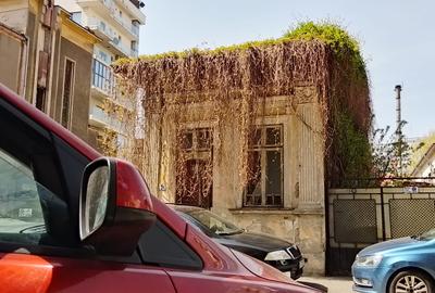Piata Victoriei, casa ( se poate demola),  demolabila/ renovabila, pentru P+3 - 3