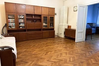 Apartament cu 3 camere semidecomandat în Central