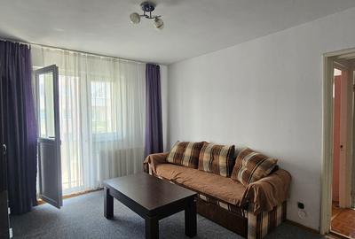 Apartament cu 3 camere semidecomandat, mobilat în Mihai Viteazul