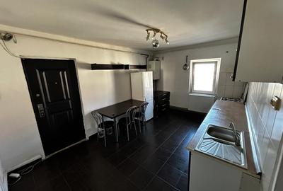 Apartament cu 2 camere ..  2 balcoane si centrala termica .. S= 51 mp - 4