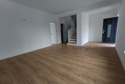 Casă cu 4 camere în Valea Lupului