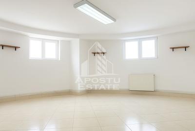 Apartament cu 3 camere, la demisol inalt , zona Steaua - 1