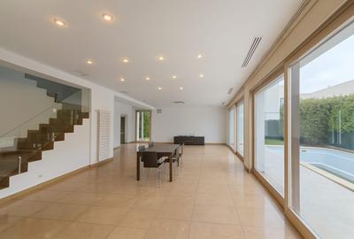 Casă individuală cu 5 camere în Pipera