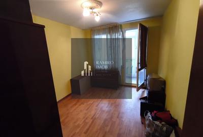Apartament cu 3 camere semidecomandat în 1 Decembrie 1918