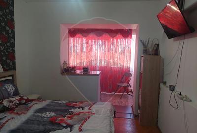 Apartament cu 4 camere decomandat de vânzare în Moinesti - 1