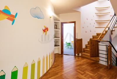 Casă individuală cu 10 camere în Parcul Carol