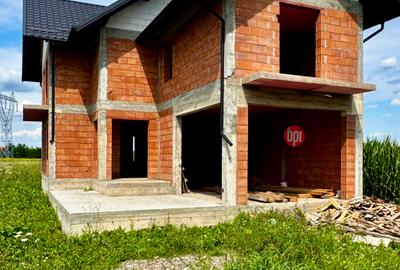 SE VAND 2 case identice, la rosu, in Fantana Mare, jud.Suceava(3km de Falticeni) - 4
