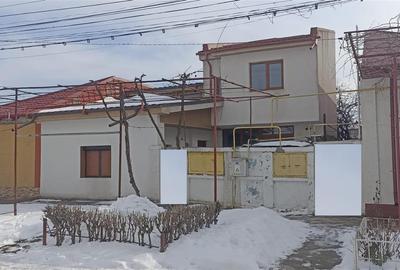 Casă cu 4 camere în Central