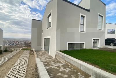 Casa pe calcan cu priveliste superba si compartimentare deosebita. - 19