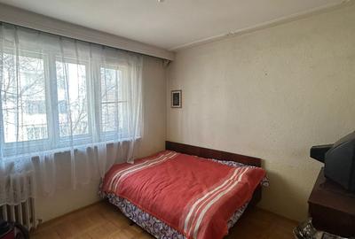 Apartament 2 camere-Zona Sud - etaj 2/4 -  40 mp  43000 euro  negociabil - 2