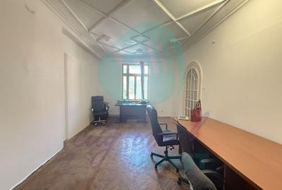 Eleganta, stil si mult potential intr-un apartament interbelic de 3 camere - 4