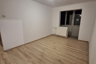 Apartament cu 4 camere semidecomandat în Dacia