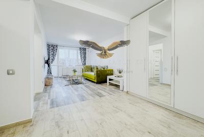 Apartament cu 3 camere semidecomandat în Central