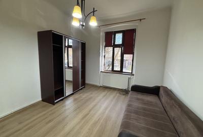 Apartament 2 camere,curte comuna/4 proprietari - 1