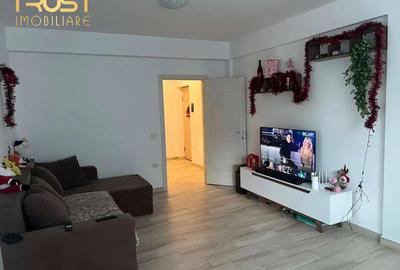 Apartament cu 2 camere decomandat în Tractorul