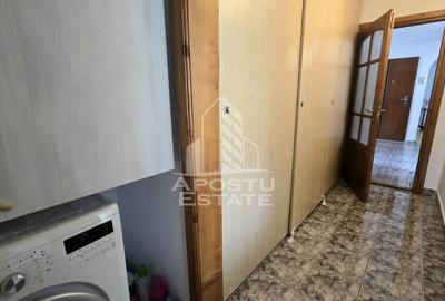 Apartament de vanzare cu 3 camere, decomandat,centrala proprie,Lipovei - 18
