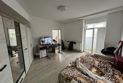 Apartament cu 3 camere semidecomandat în Iancului