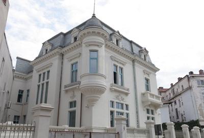 Vila istorica de vanzare in zona *Unirii* | 21 camere | curte, garaj - 60