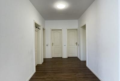 Apartament 4 camere, 2 balcoane, garaj si boxa pe str. Cometei - 4