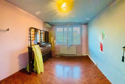 Apartament cu 4 camere decomandat în 1 Decembrie 1918