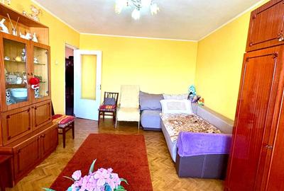 Apartament 3 camere 70mp zona Unitatea Militara 75.000eur neg - 2