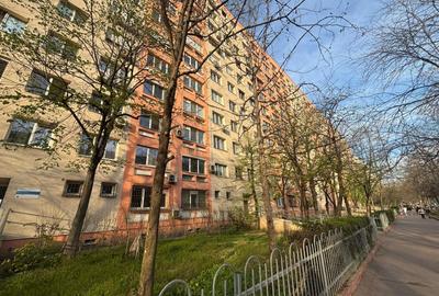 Apartament cu 3 camere semidecomandat, mobilat în Theodor Pallady