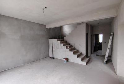 Duplex deosebit - asfalt in lucru - 3 bai - 2 dormitoare matrimoniale - 8