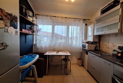 Apartament cu 2 camere semidecomandat, mobilat în Florești