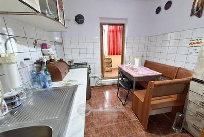 Liber, apartament 3 camere, Nicolina 2, baie cu geam, 60 mp utili - 9