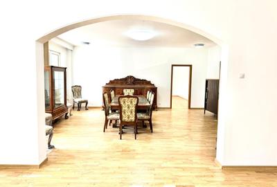 Proprietate spatioasa si versatila, formata din hochparter inalt si demisol - 22