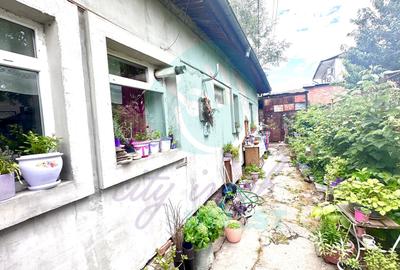 Teren de 250 mp cu casa -  la o distanta de 7 minute de statia de metrou - 7