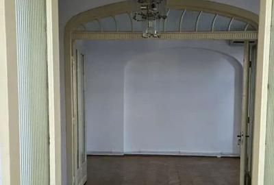 De vanzare Ap. 3 camere,pod, subsol in Vila, Hala Traian, sect. 3 - 4