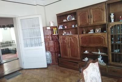 Casă spațioasă aproape de centru – Gruia, teren mare și livadă - 11