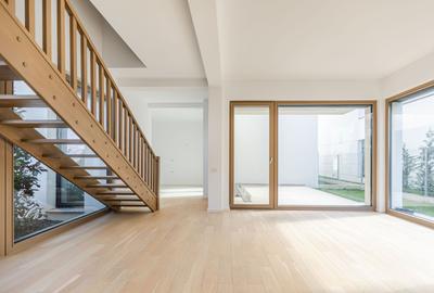 Casa Modernă cu Spații Vitrate Generoase - 6