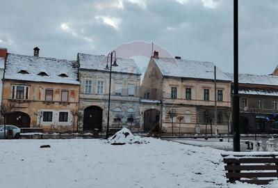 Apartament cu 4 camere de vânzare Piata Centrala/Agnita - 1